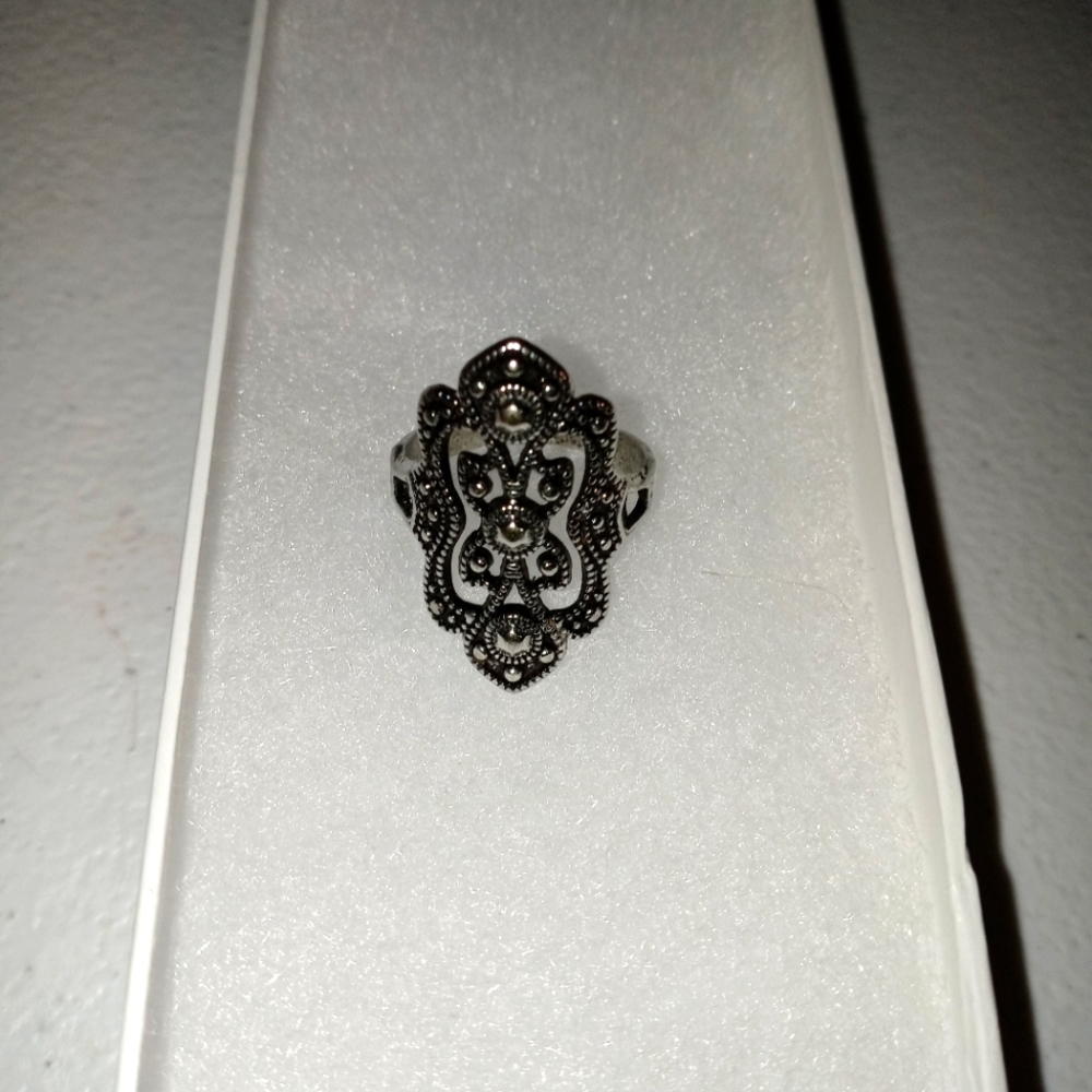 Size 7 ring - Picture 2 of 2
